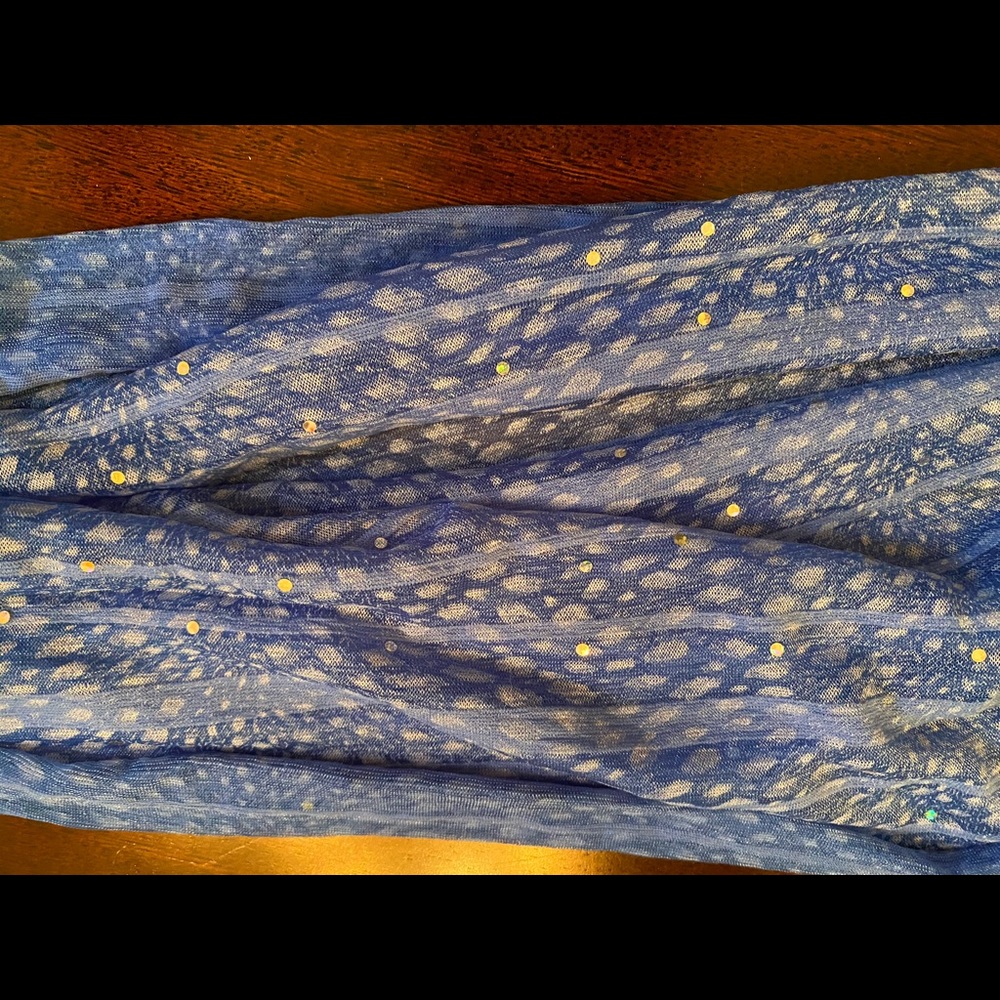 Shimmery blue scarf - Picture 5 of 5
